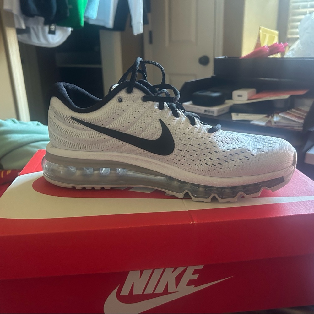 Nike Men's White and Black Air Max Sneakers
